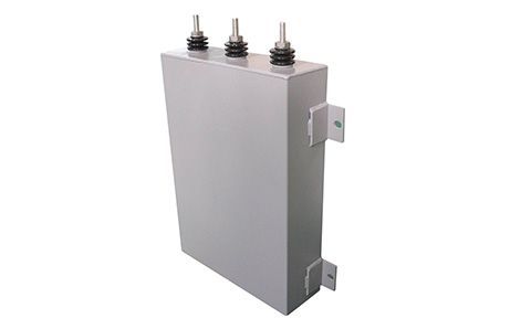 電容器的容量大小與什么有關(guān)？為什么？